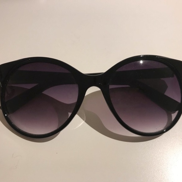 Urban Outfitters Accessories - Urban outfitters sunglasses